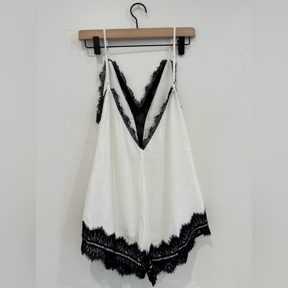 Lace romper - Picture 2 of 2